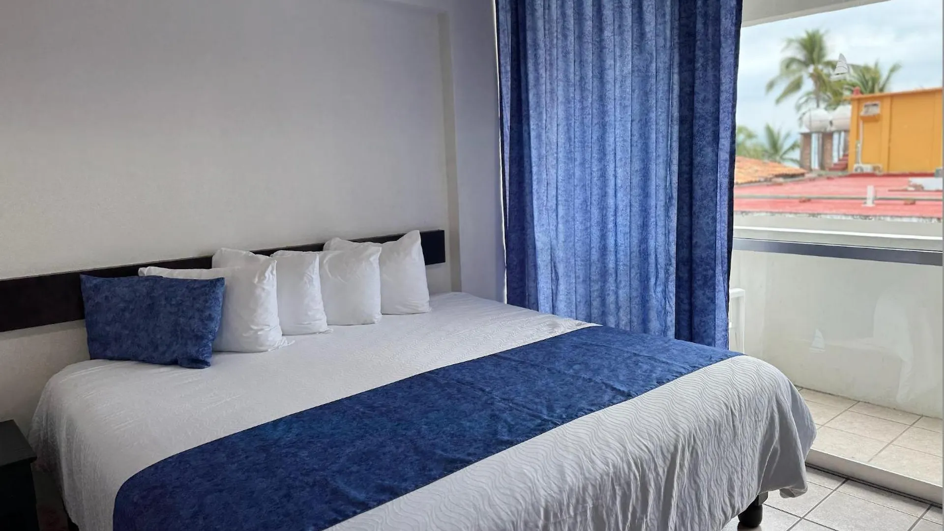 Hotel Delfin Vista Pier Beach Front Puerto Vallarta